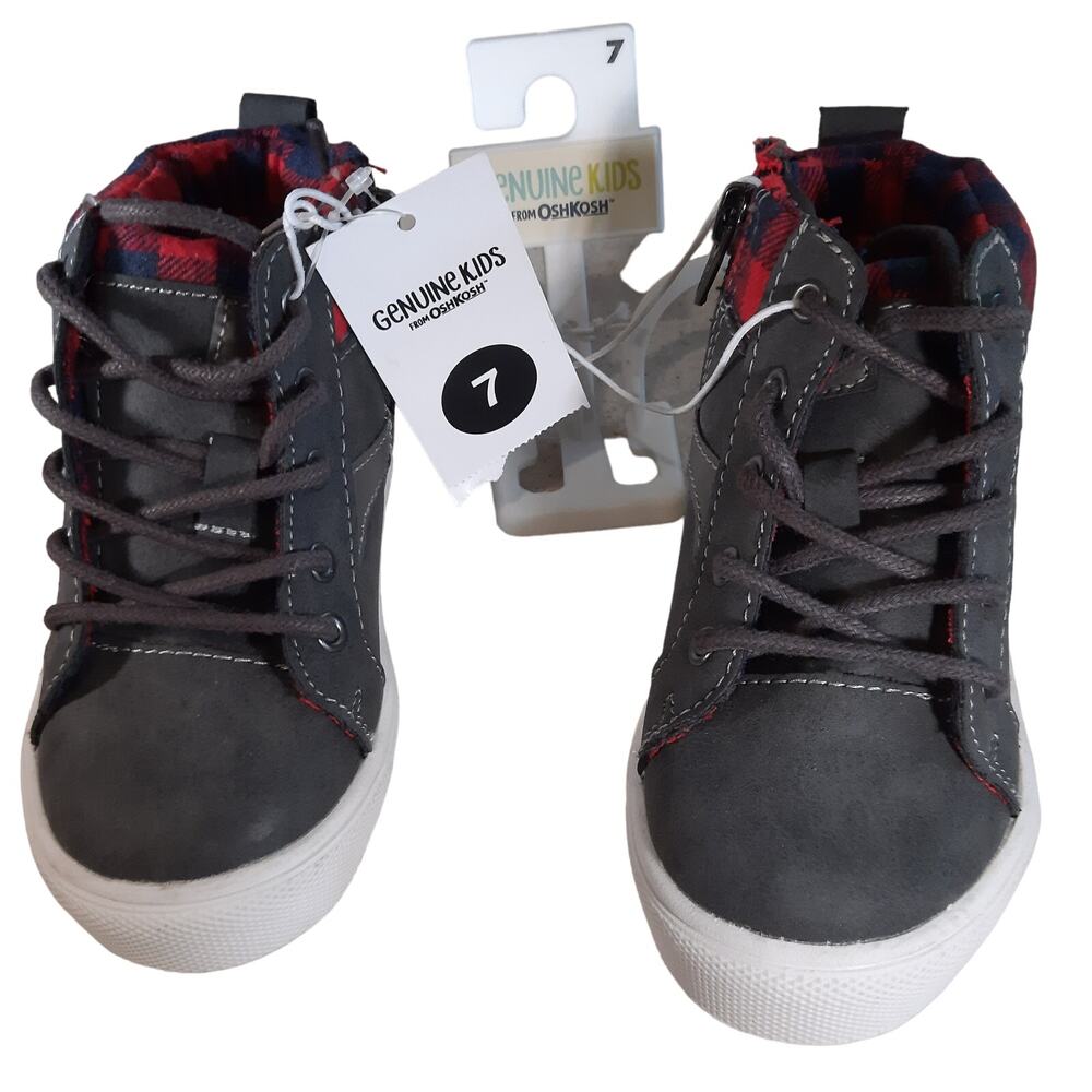 New Oshkosh Boys Size 7 Boot with side zippers